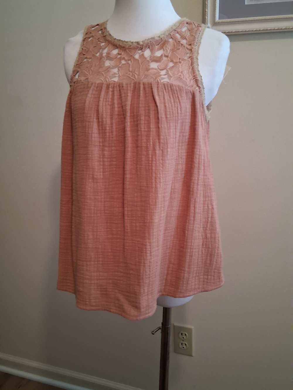 Hem & T H READ Sleeveless Lace Yoke Camisole Top in Blush Peach SMALL NWT - Picture 3 of 13